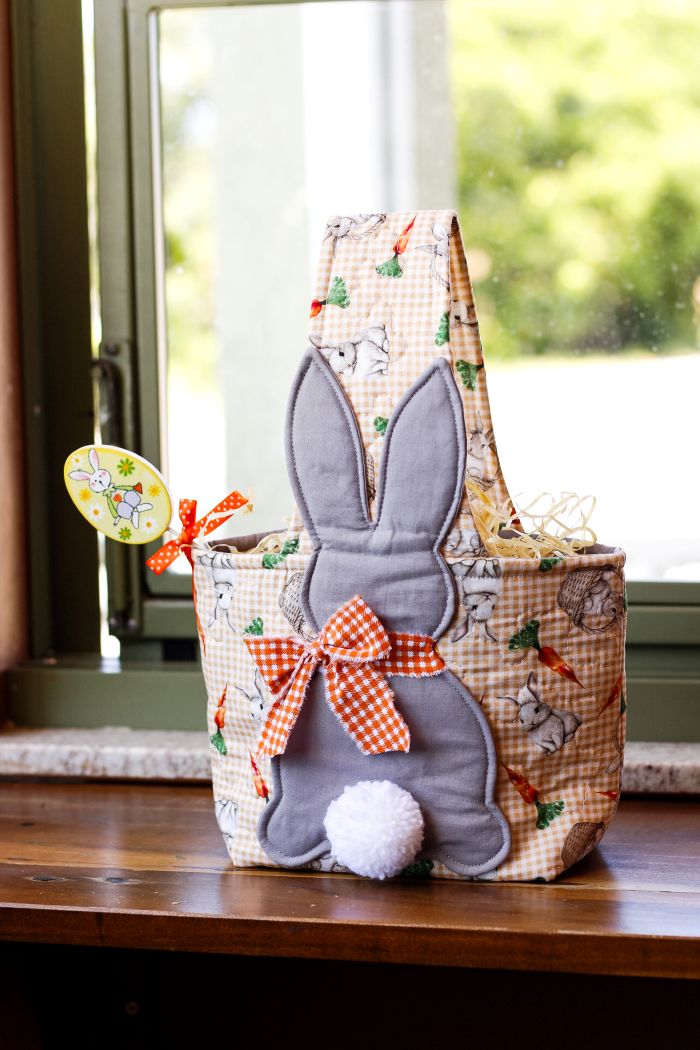 CESTA DE PÁSCOA COM COELHO CINZA